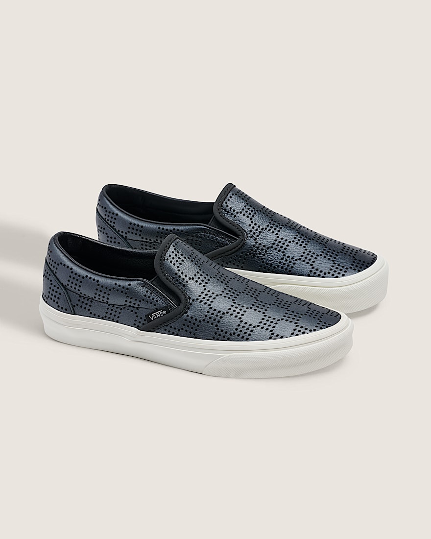 Classic SlipOn Shoe VANS Black ALT1