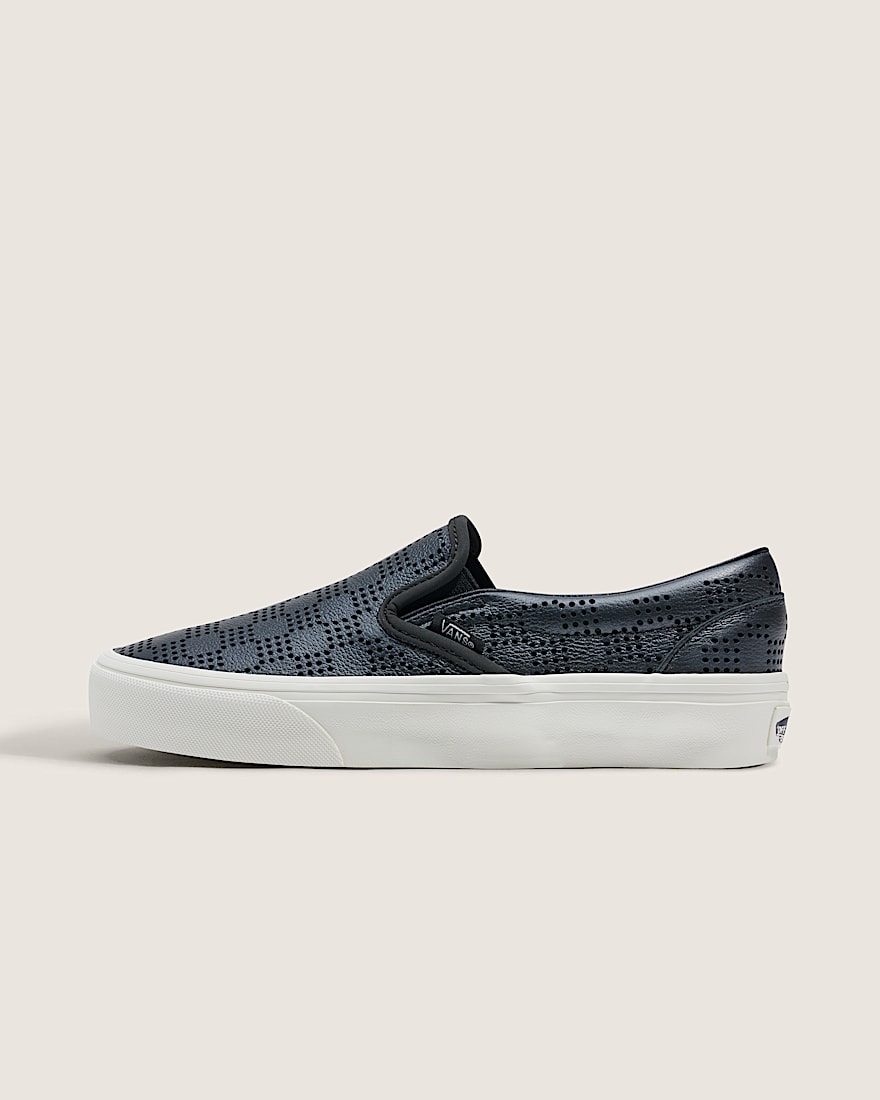 Classic SlipOn Shoe VANS Black HERO