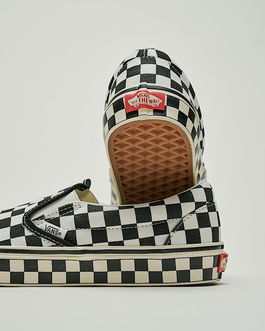 Classic SlipOn Checkerboard Shoe VANS Checkerboard Black Marshmallow White ALT4