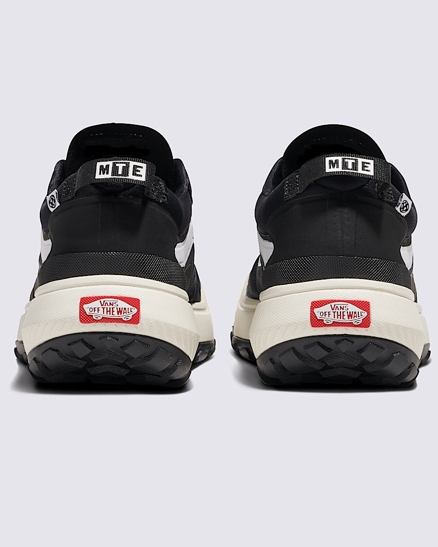 Crosspath Shoe
