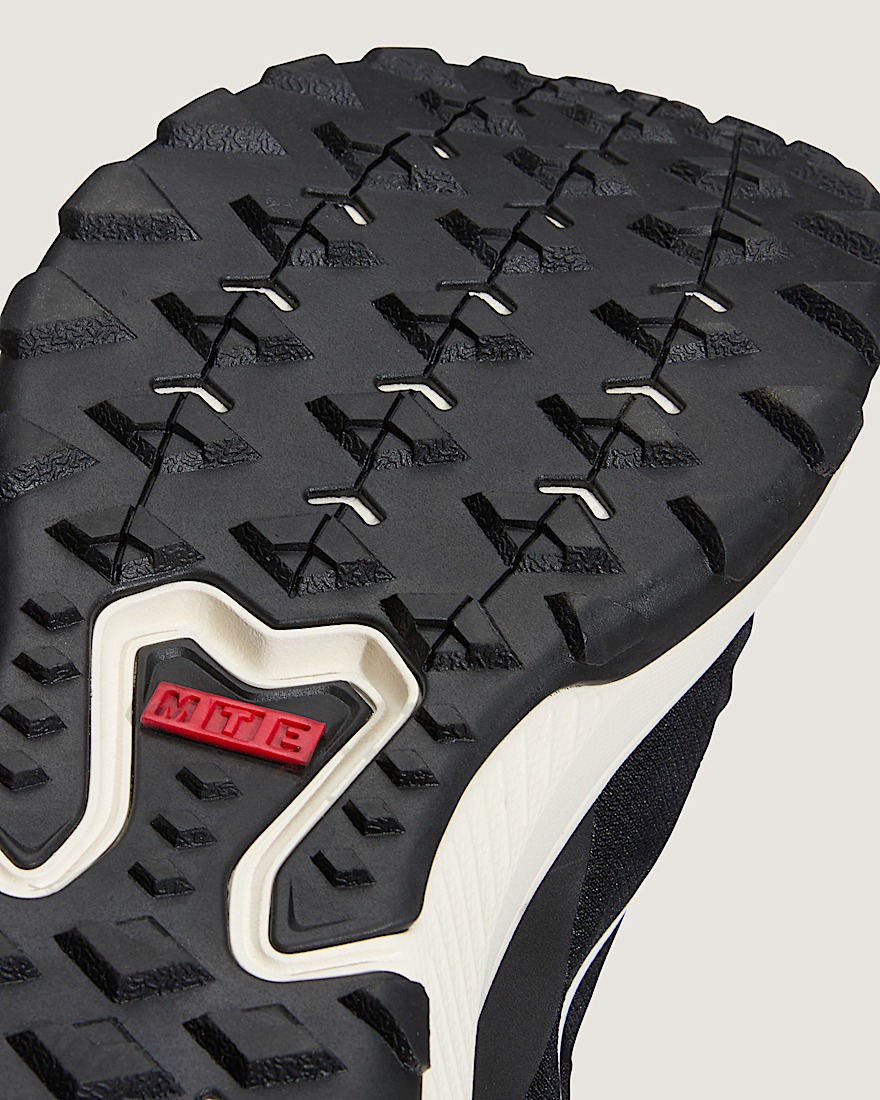 Crosspath Shoe