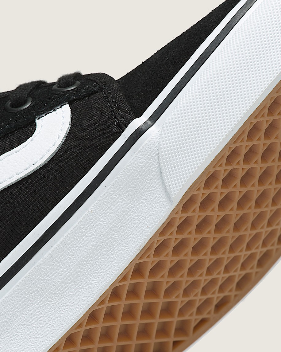 Skate Chukka Low Sidestripe Shoe - 6