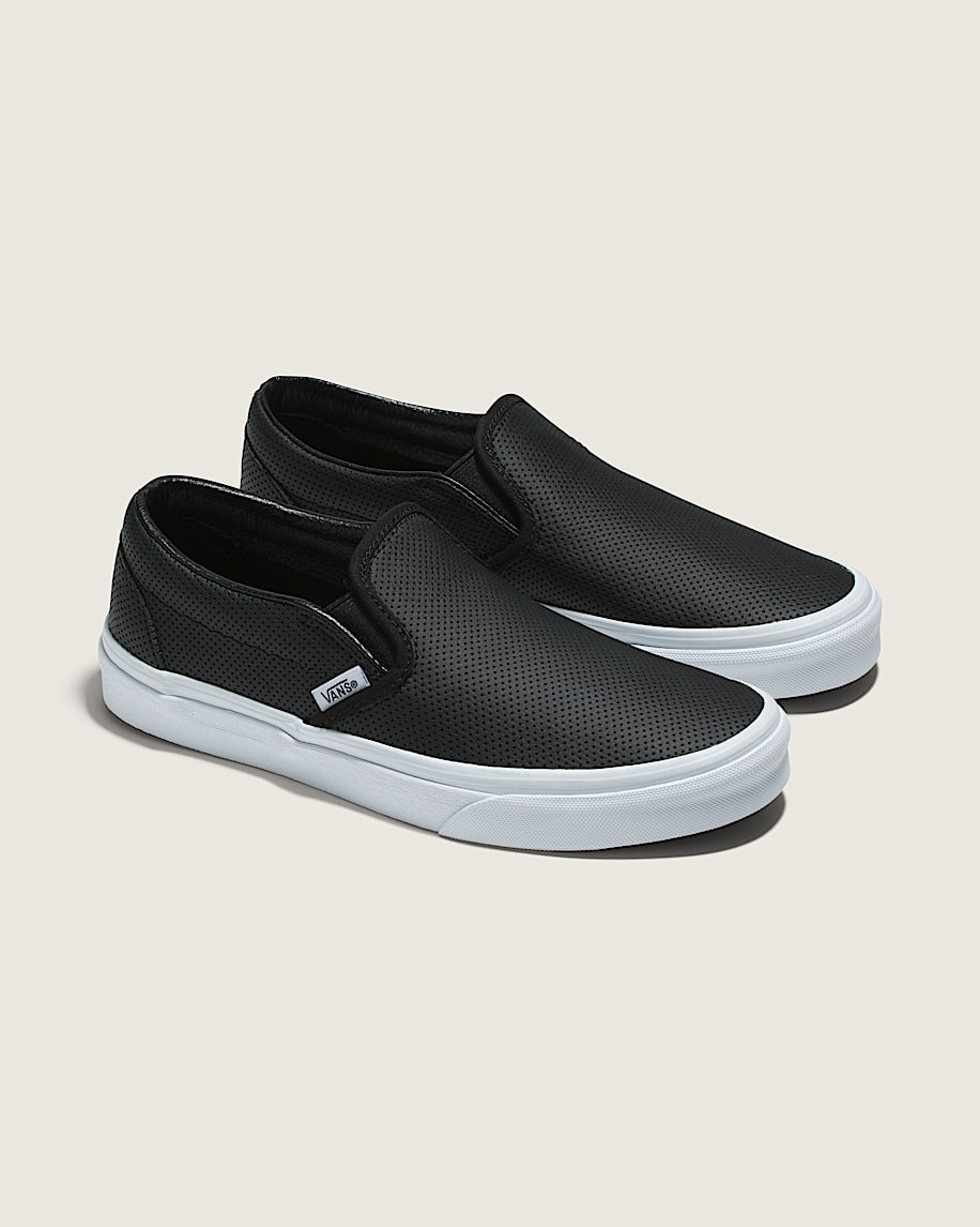Classic SlipOn Shoe VANS Black ALT1