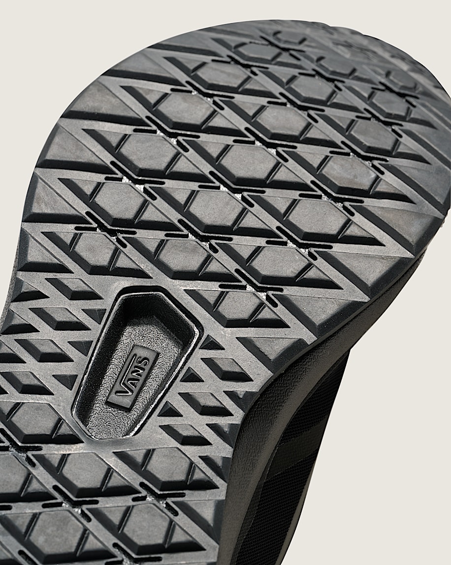 UltraRange 20 Shoe VANS Blackout ALT4