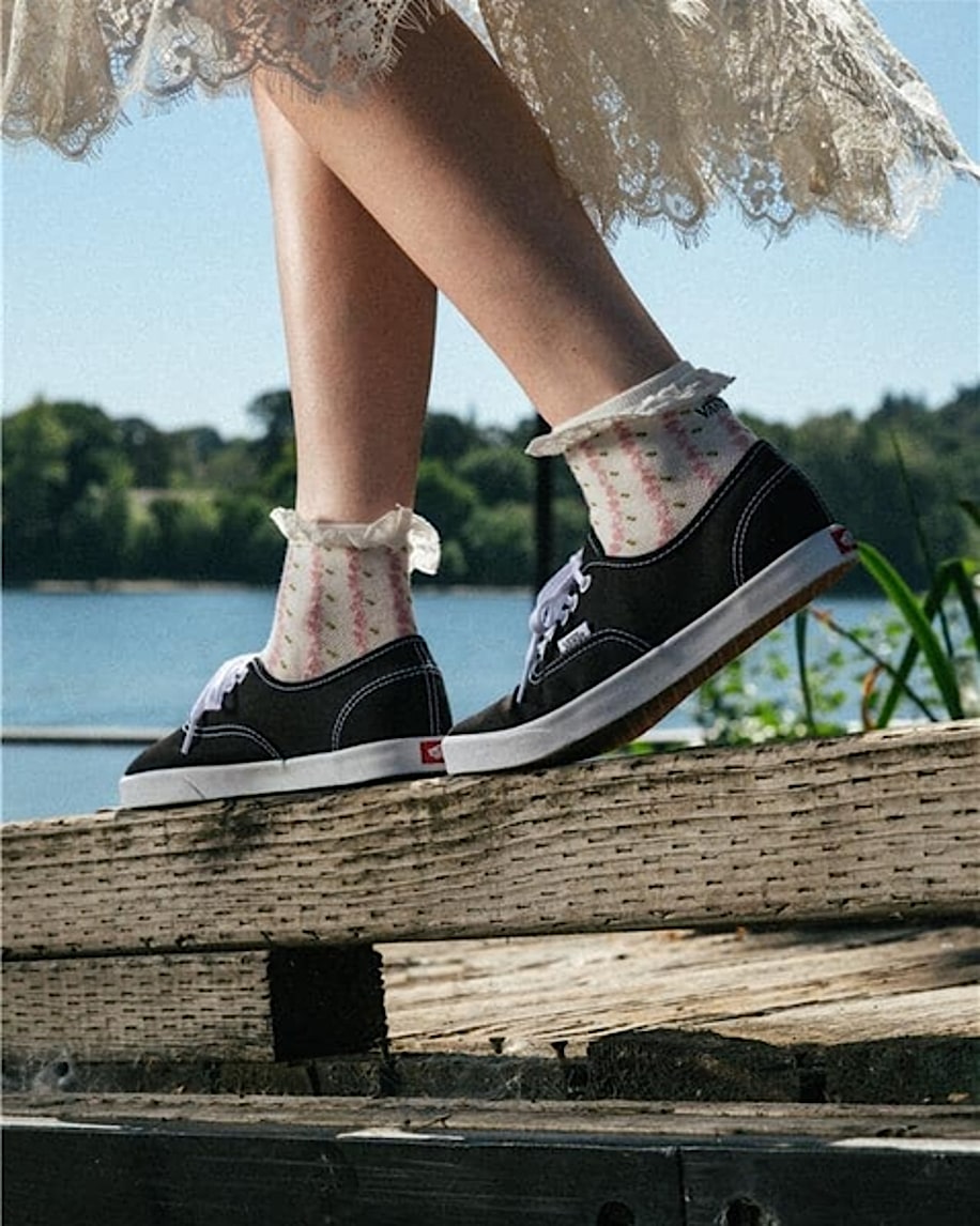 Chaussure Authentic Lowpro VANS Noir  Blanc ALT4