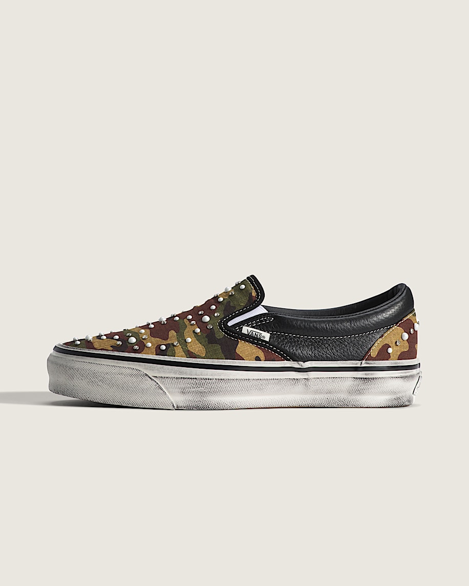 Premium Classic SlipOn Shoe VANS Camo Black HERO