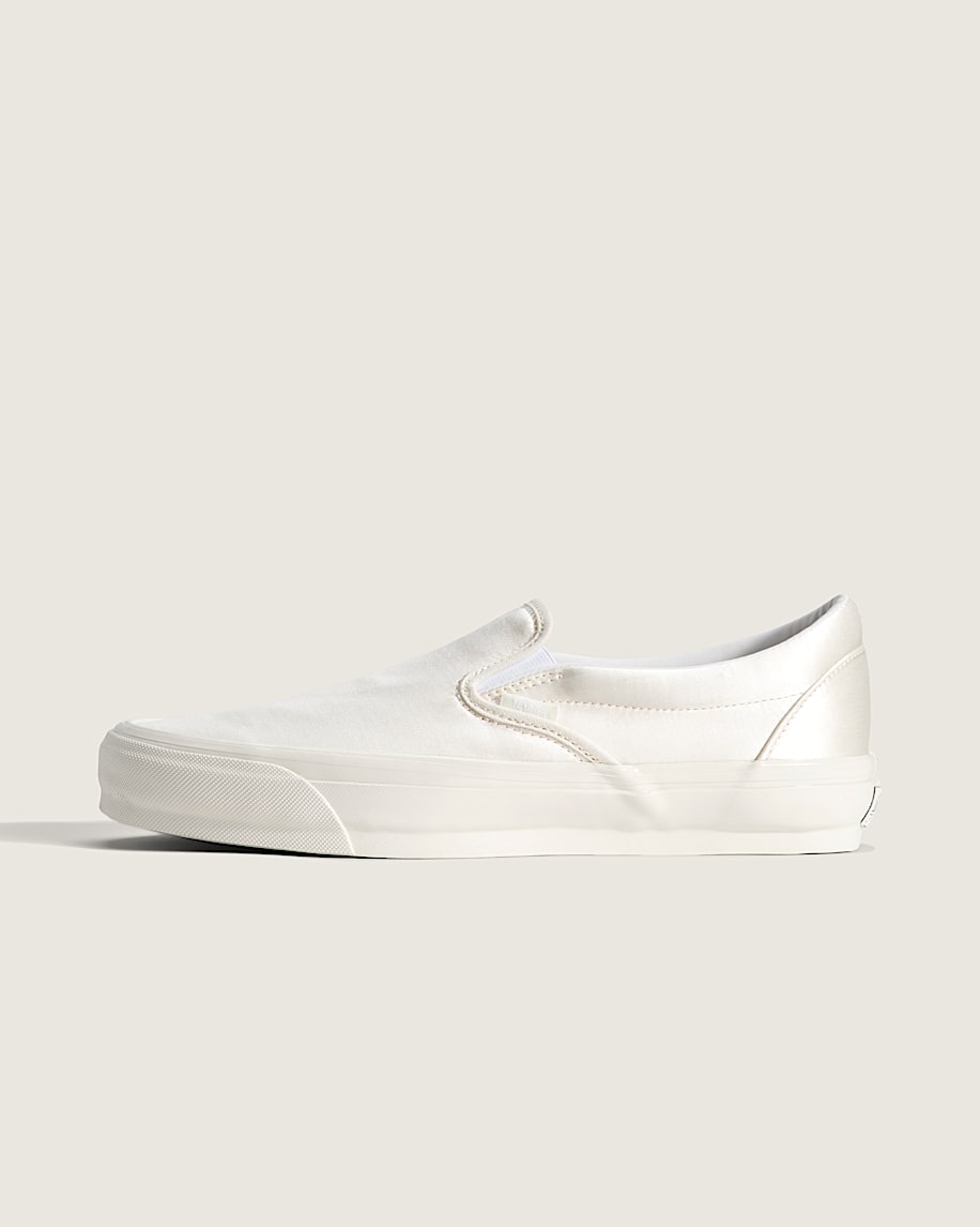 Premium Classic SlipOn Shoe VANS Egret White HERO