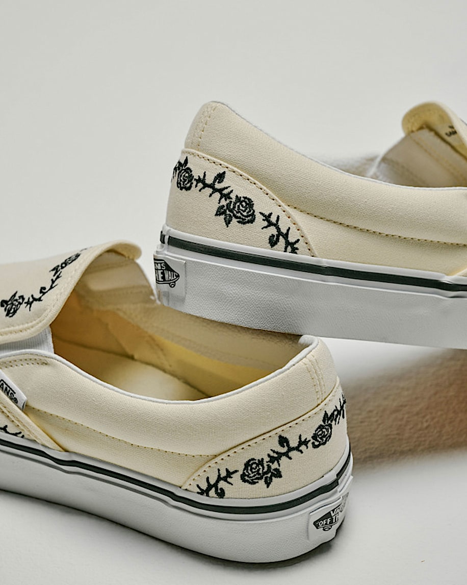 Classic SlipOn Shoe VANS Classic White ALT6
