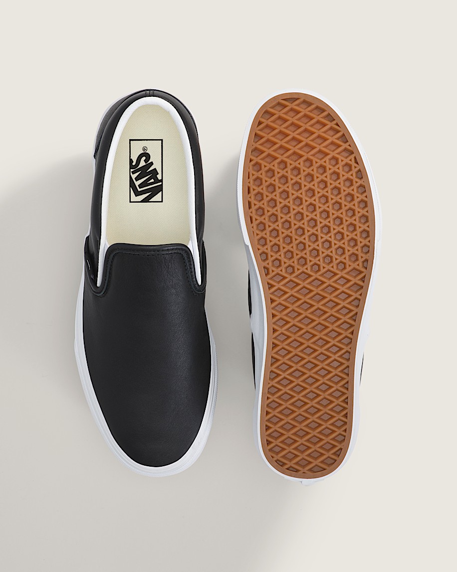 Classic SlipOn Shoe VANS Black  True White ALT2