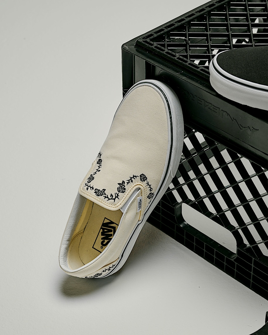 Classic SlipOn Shoe VANS Classic White ALT7