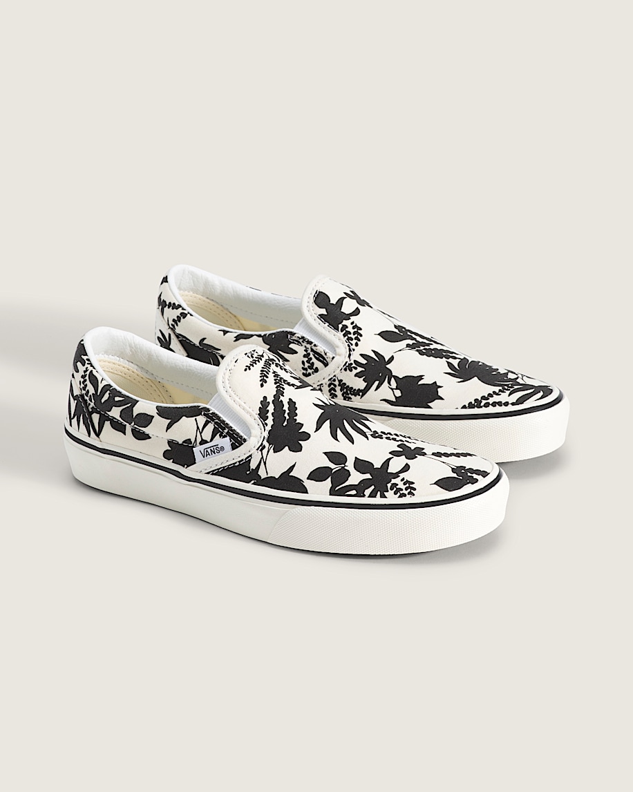 Classic SlipOn Shoe VANS Black ALT1