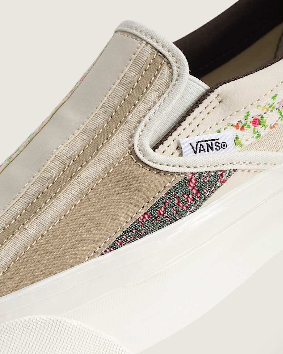 Premium Classic SlipOn Shoe VANS Incense Brown  White ALT4