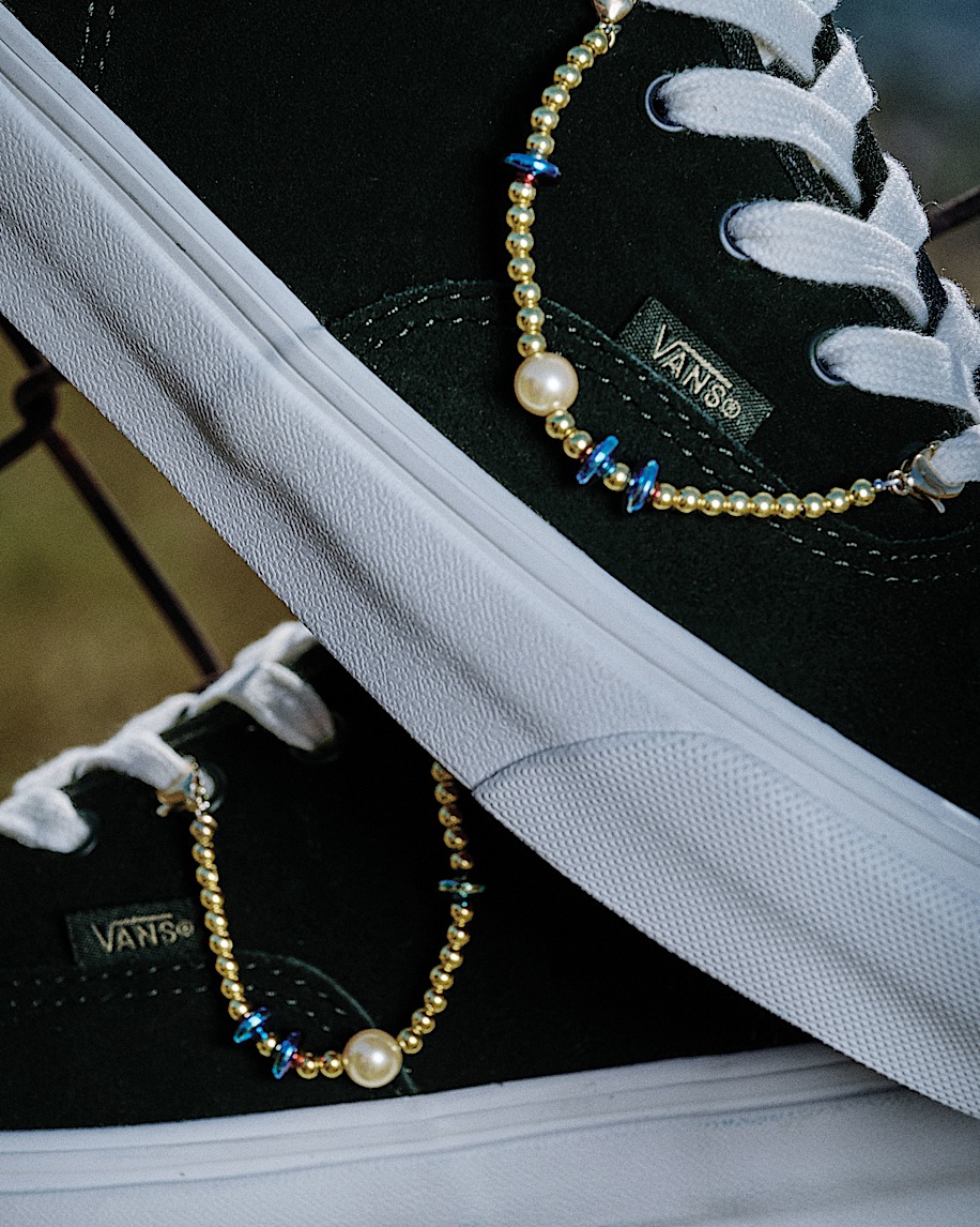 Authentic Hi 2.0 Shoe in Black / Gold | Vans