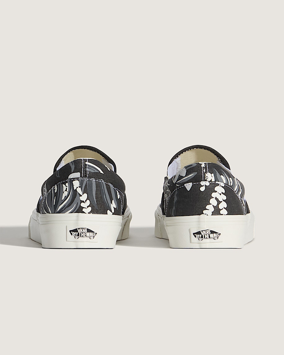 Classic SlipOn Shoe VANS White  Black ALT3