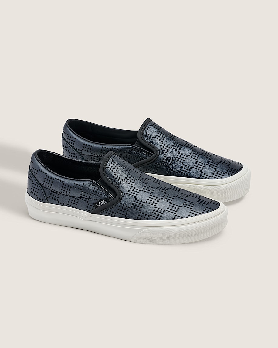 Classic SlipOn Shoe VANS Black ALT1