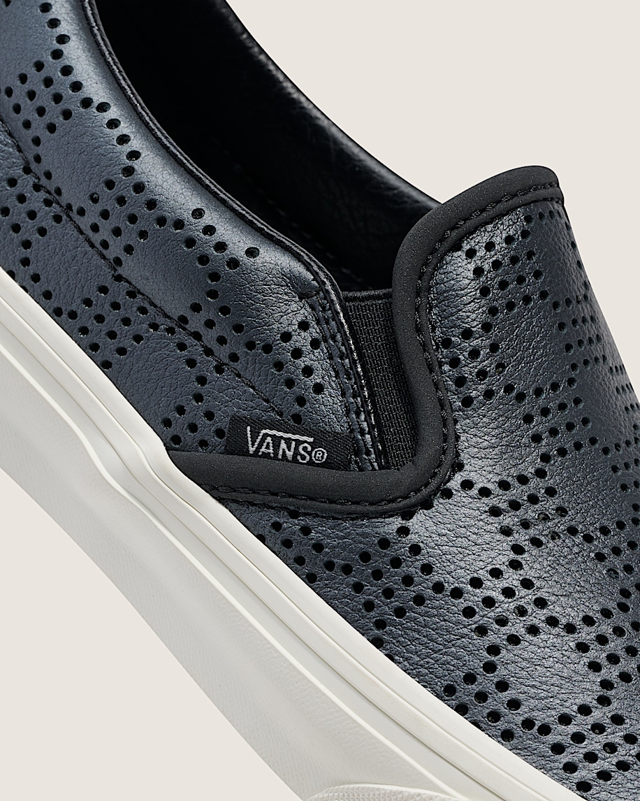 Classic SlipOn Shoe VANS Black ALT4