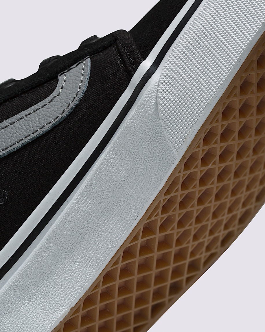 うっす Chukka Low Sidestripe Shoe in Black / Grey | Vans