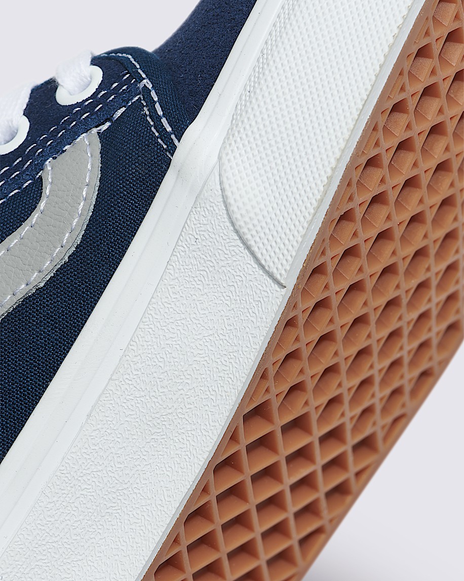 Chukka Low Sidestripe Shoe