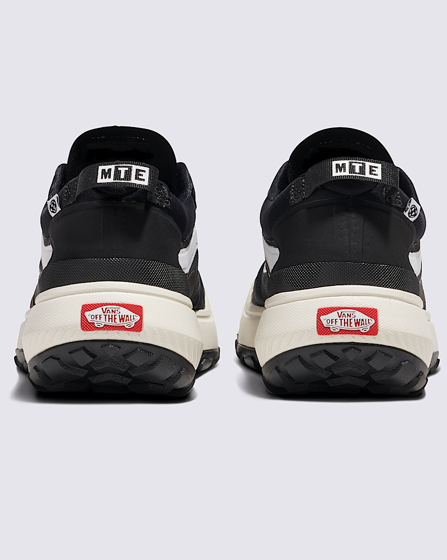 Crosspath Shoe