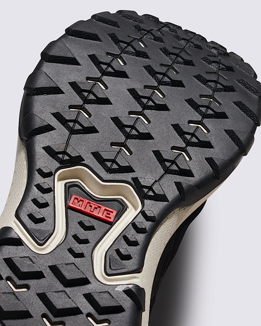 Crosspath Shoe
