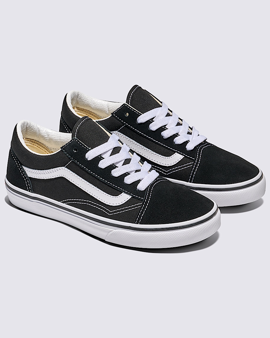 Big Kids Old Skool Shoe in Black / White | Vans