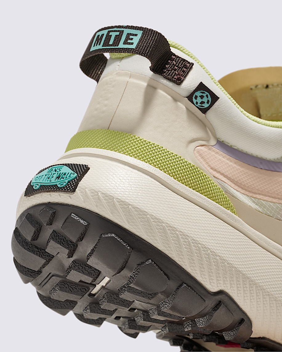 Crosspath Shoe
