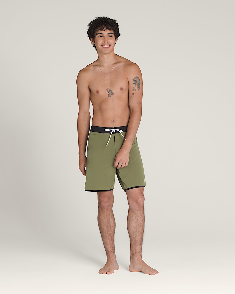 Everride Scalloped 18'' Boardshorts in Loden Green / Black