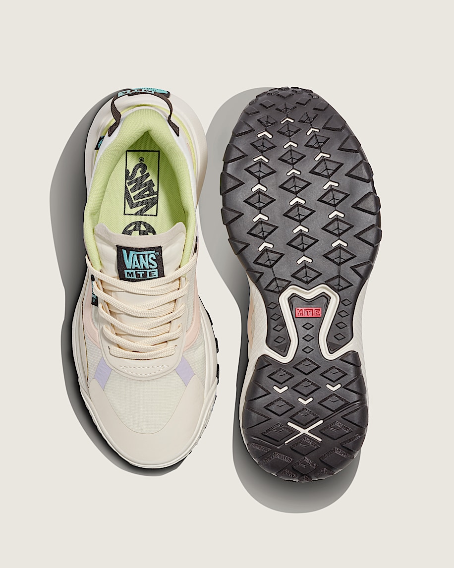 Crosspath Shoe