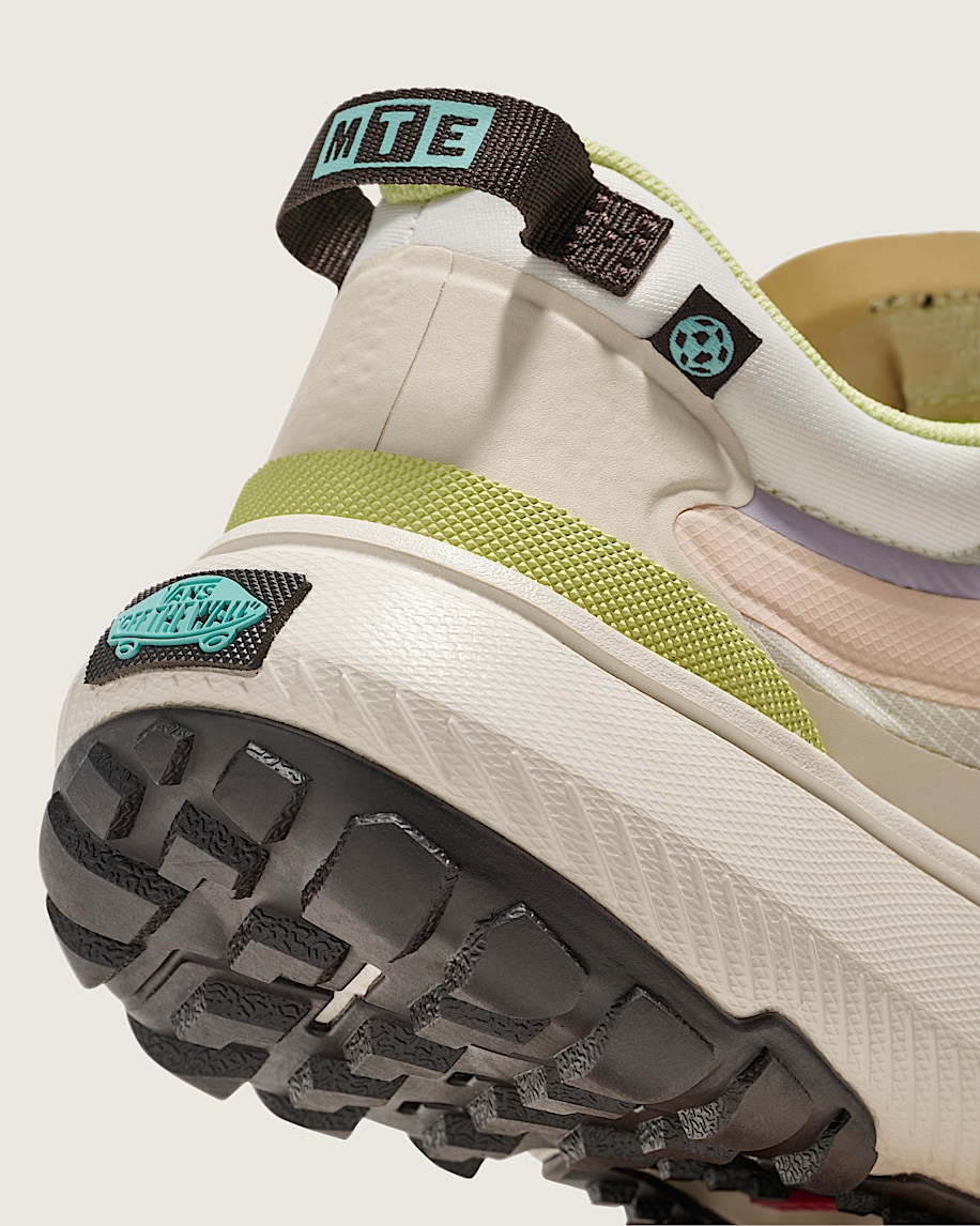 Crosspath Shoe