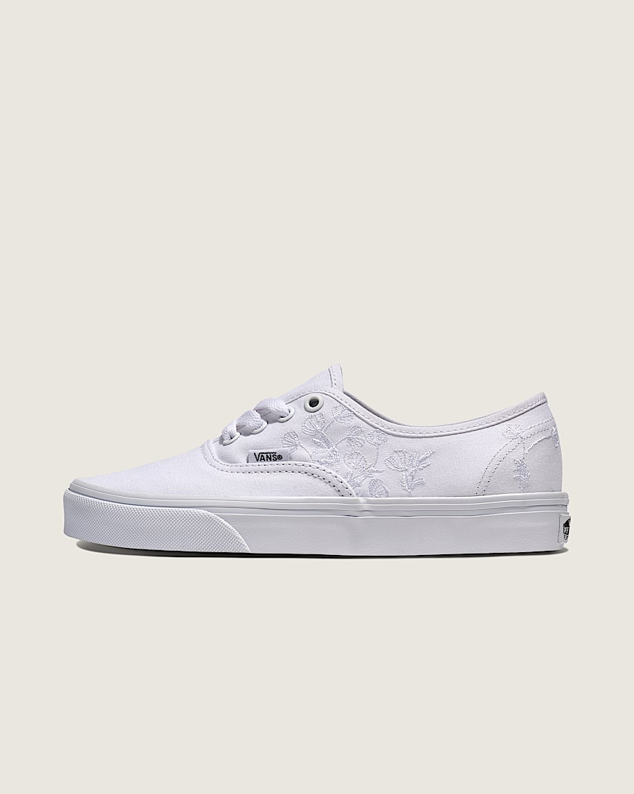 VANS★AUTHENTIC LOWPRO★兼用★WHITE/WHITE Vans Authentic Lowpro White Skate Shoes | Zumiez