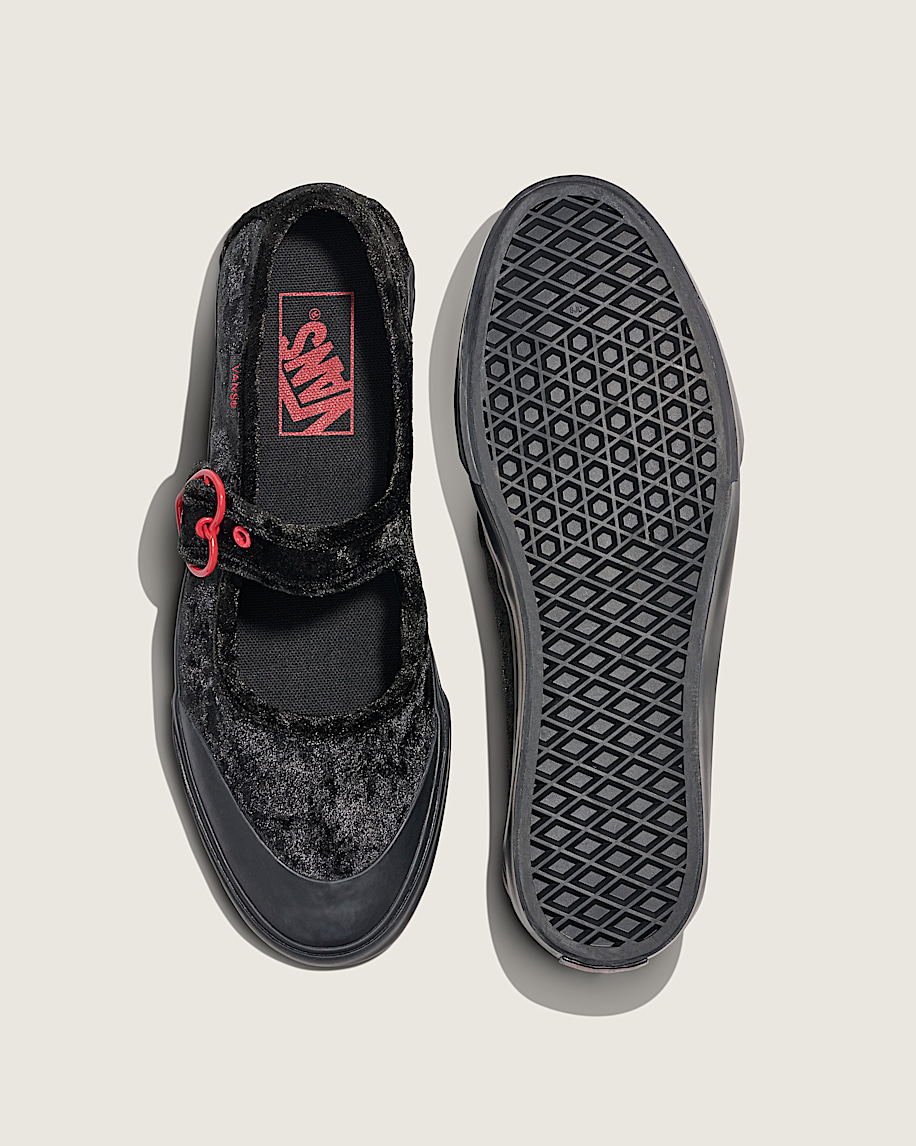 Mary Jane Shoe in Black / Red | Vans