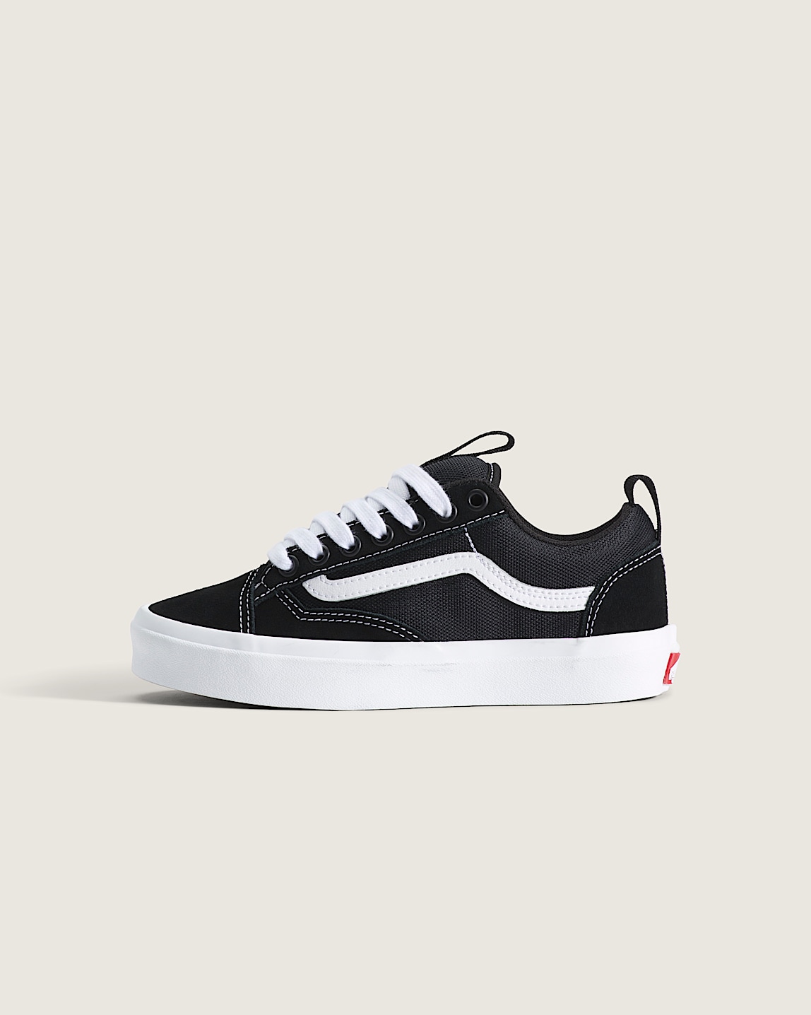 Big Kids Knu Skool Shoe in Black / True White | Vans