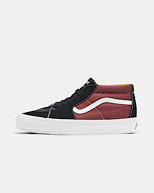 Premium Sk8 Mid 83 in Marshmallow Black White Vans