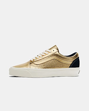 White and gold vans top