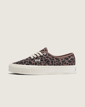 Premium Authentic 44 in Black White Vans