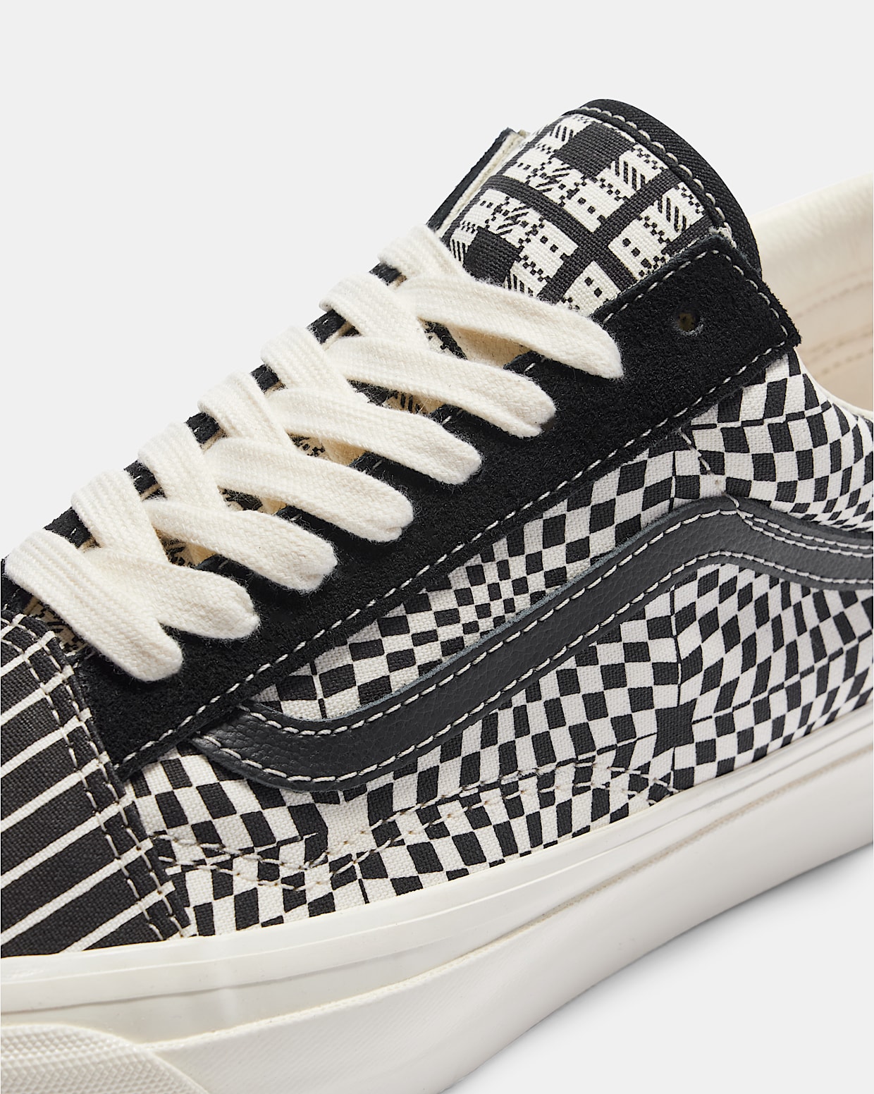 Premium Old Skool 36 in Black Vans