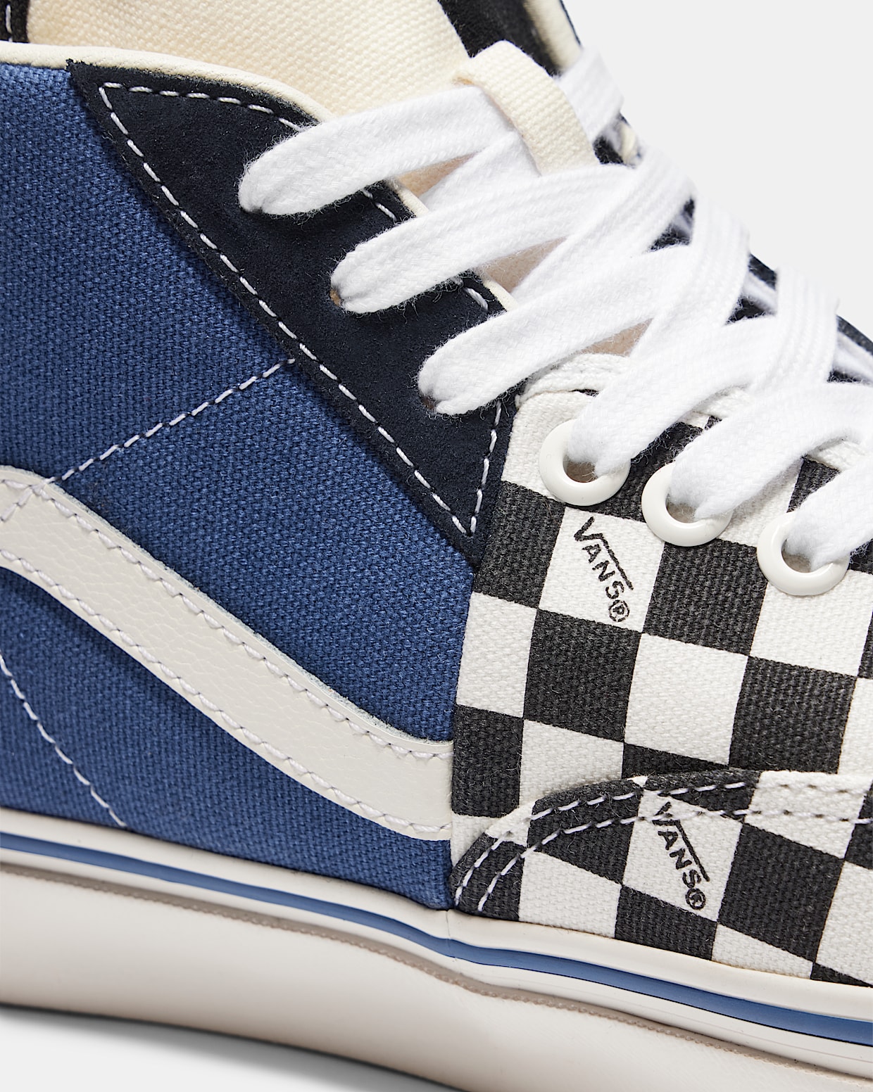 Premium Clash the Wall in Checkerboard Black White Blue Vans