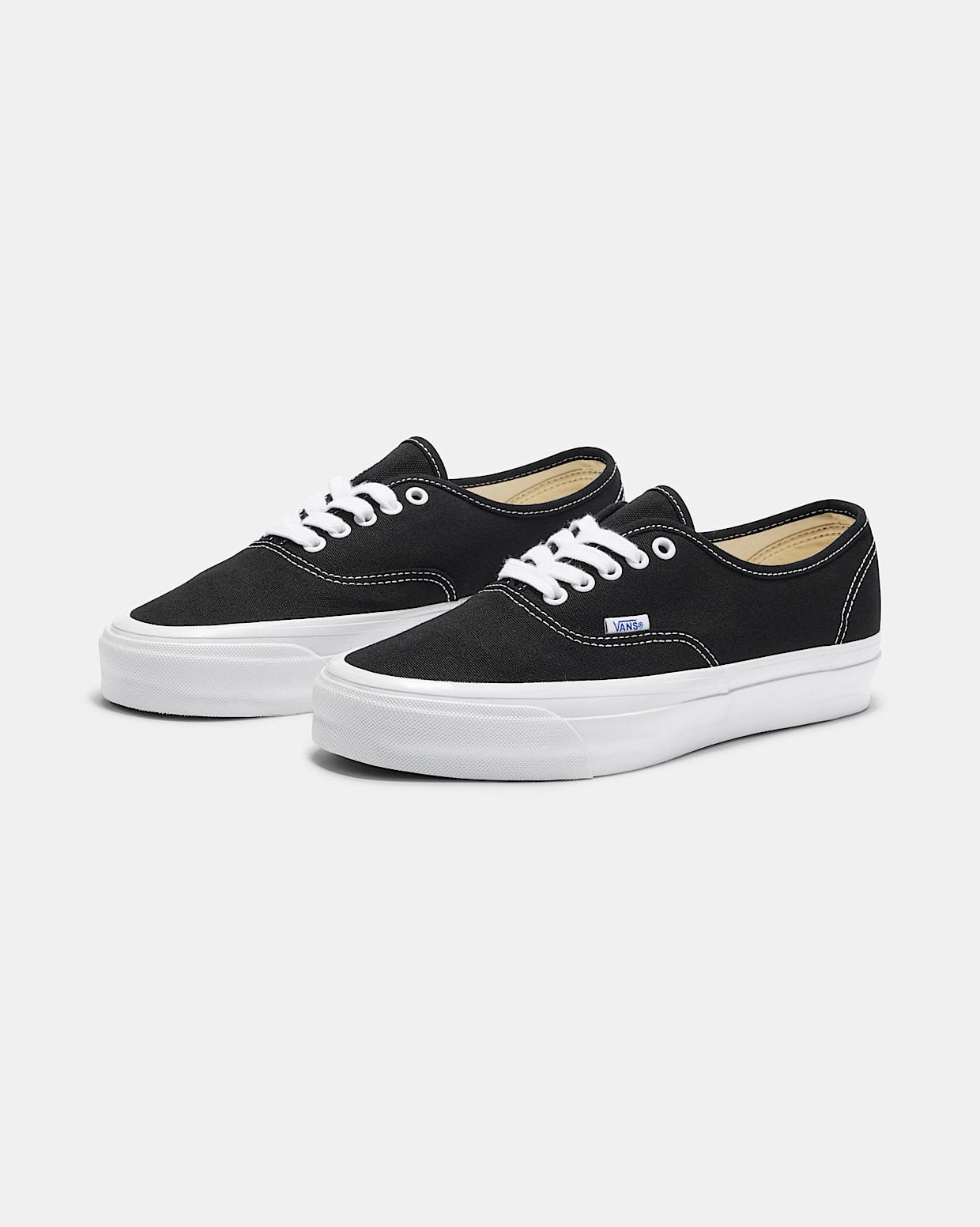 Premium Authentic 44 in Black White Vans