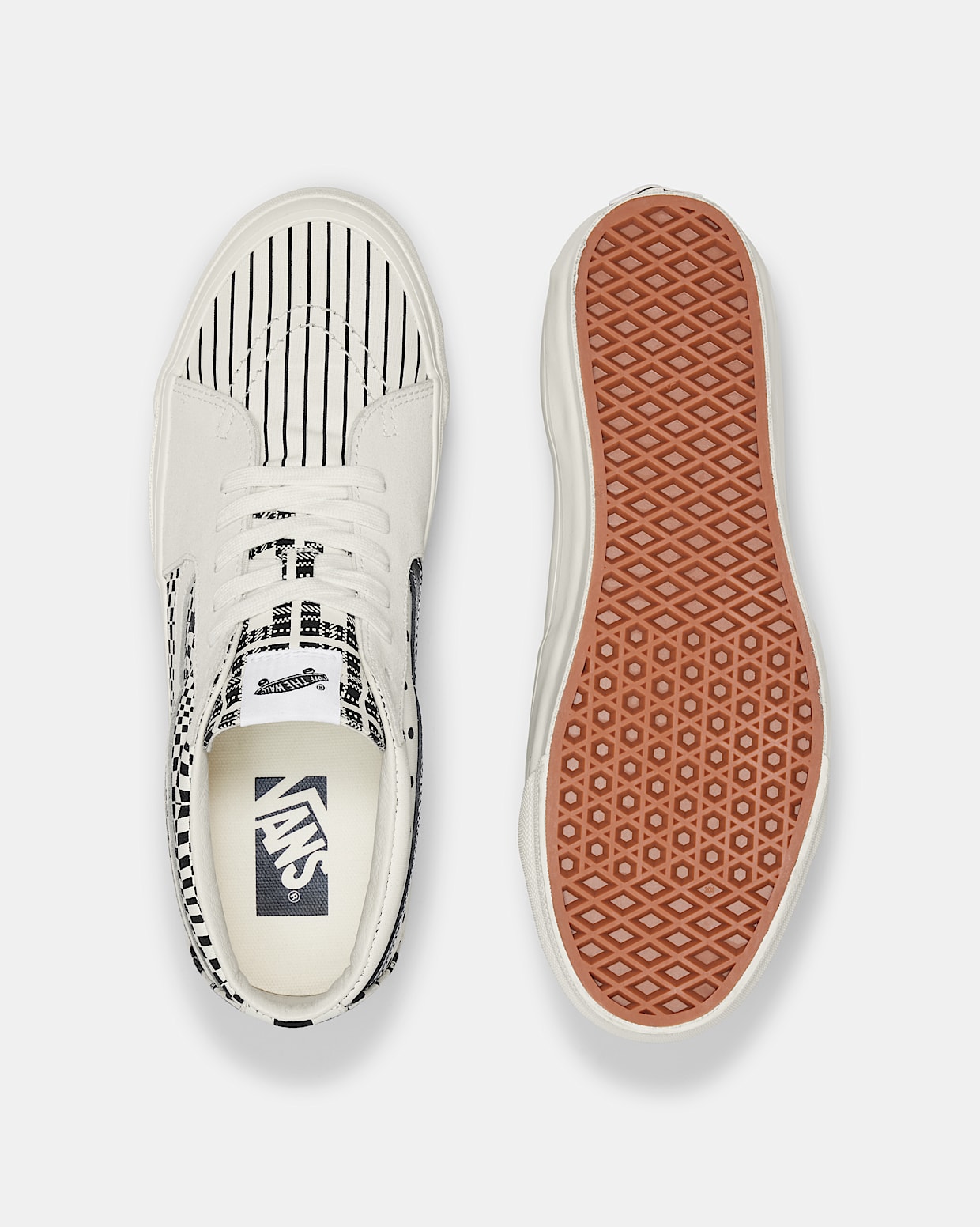 Premium Sk8 Mid 83 in Marshmallow Black White Vans