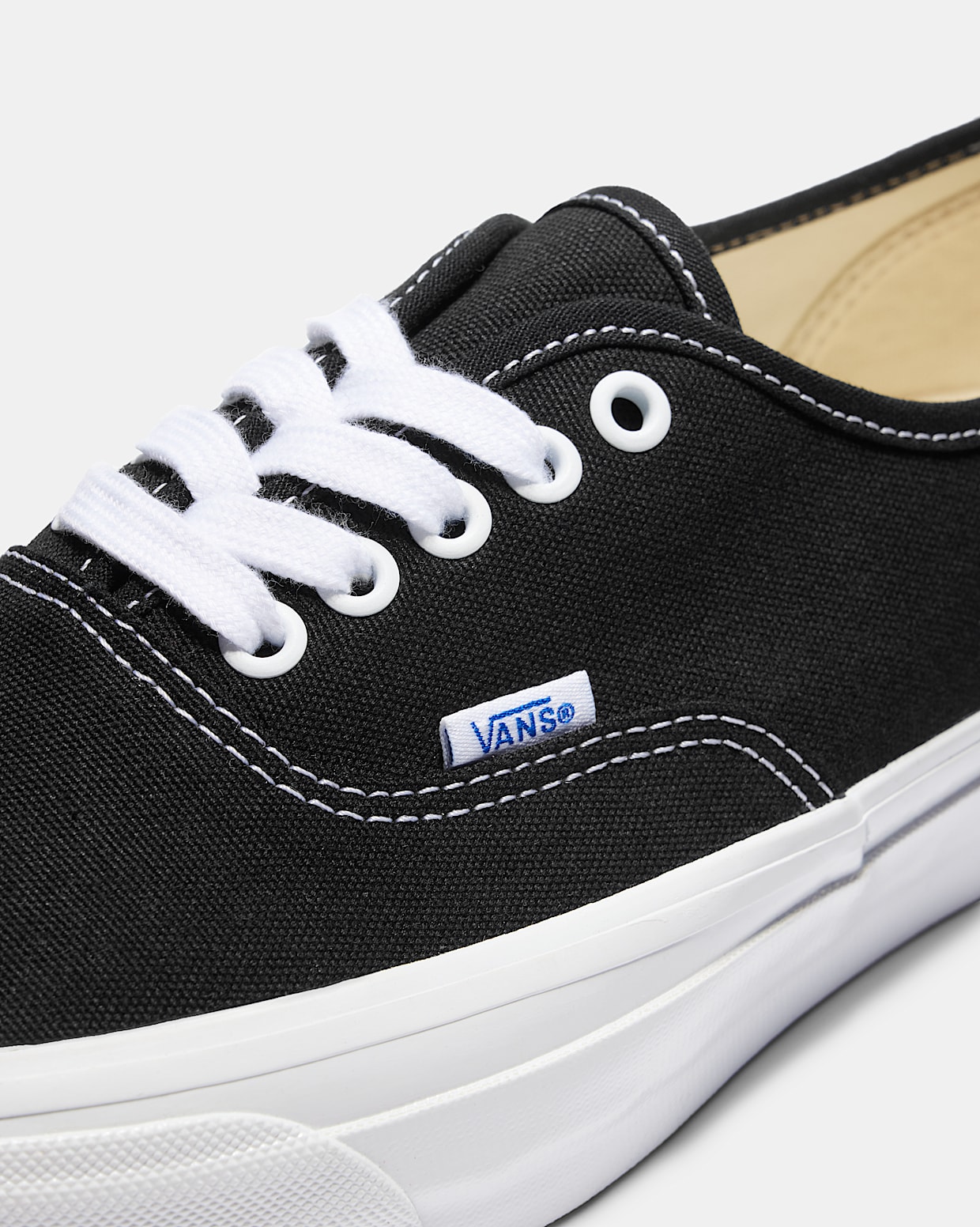 Black and white vans tennis shoes shop