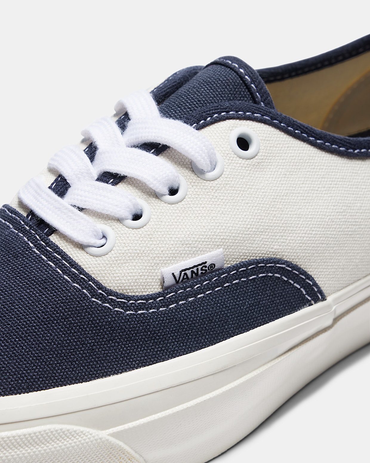 Vans bianche e blu 2025