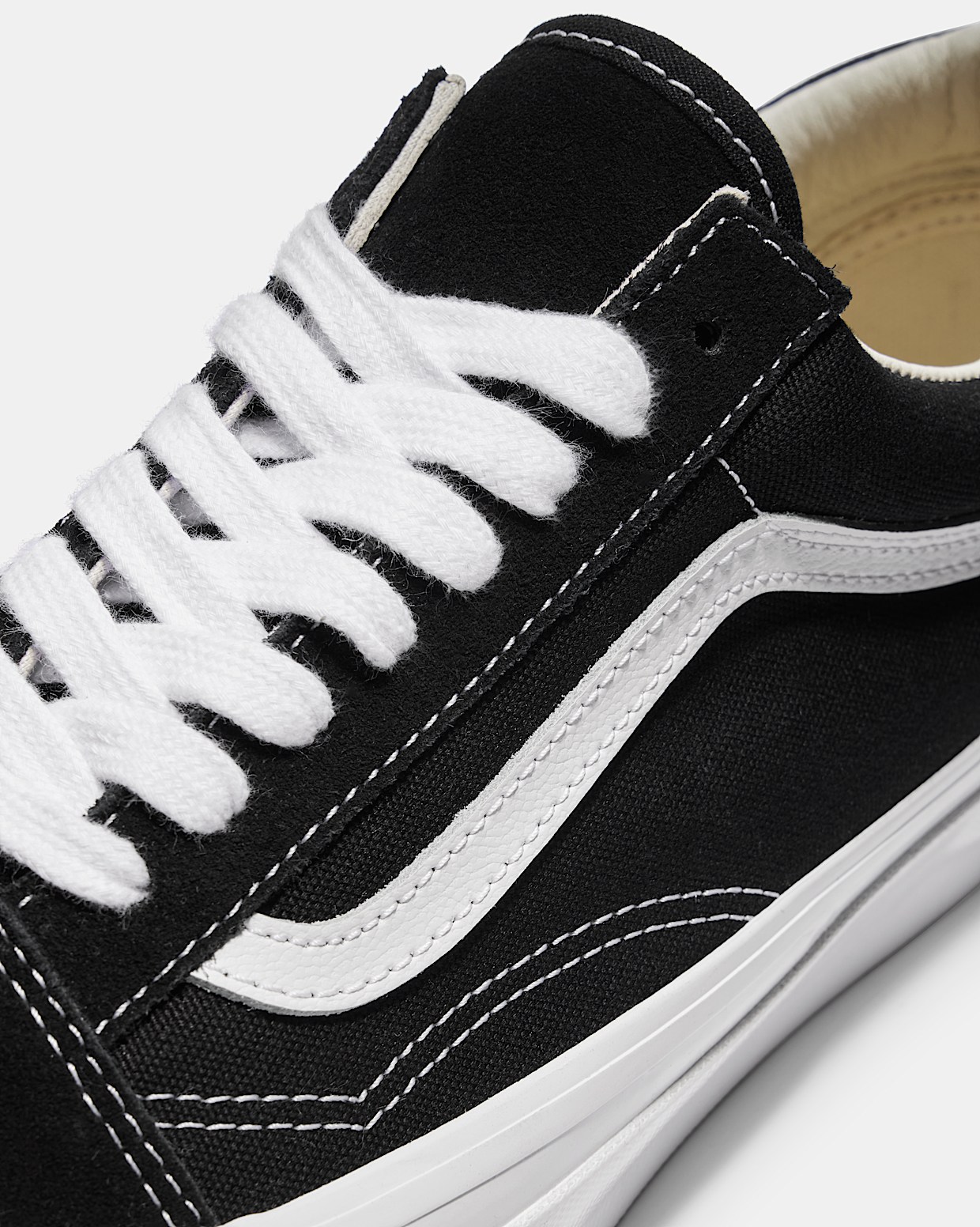 Premium Old Skool 36 in Black White Vans