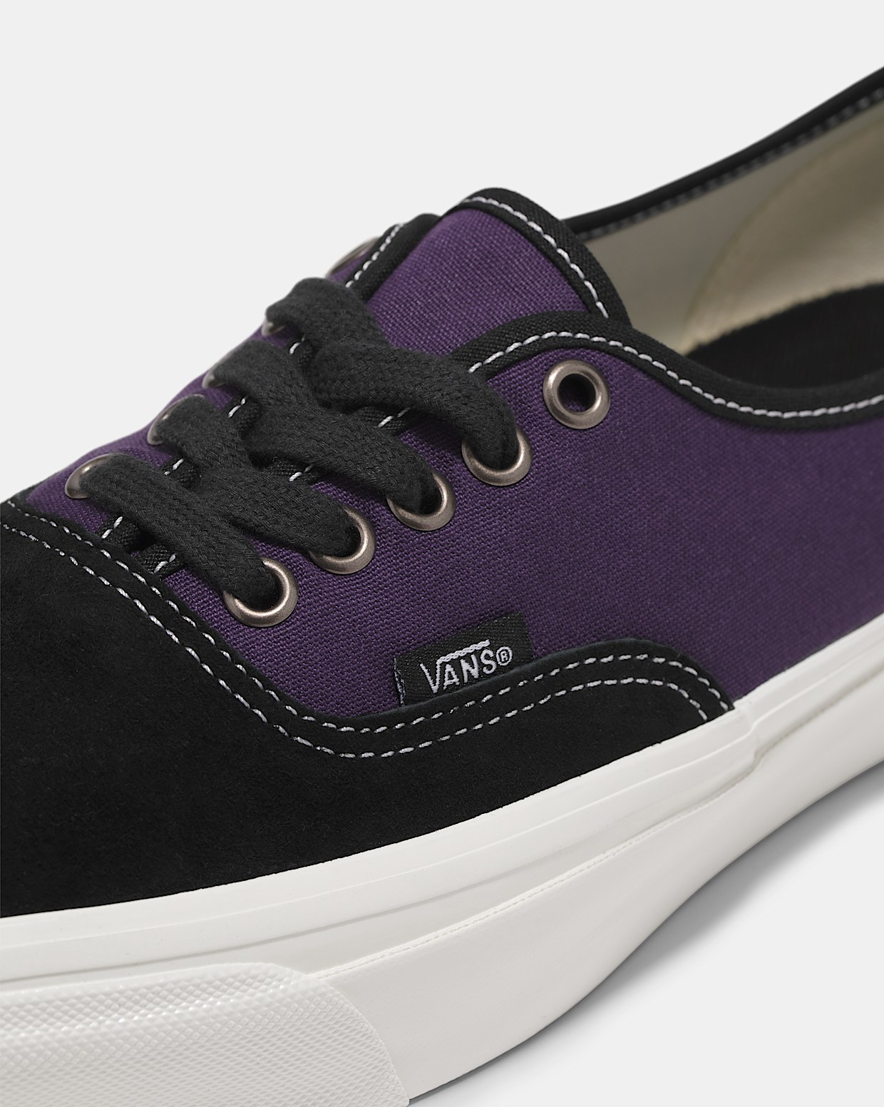 Premium Authentic 44 in Black Toe Grape Vans