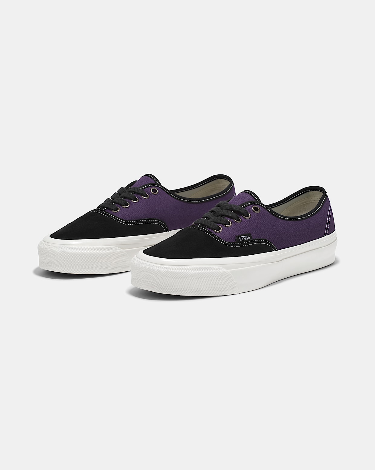 Premium Authentic 44 in Black Toe Grape | Vans