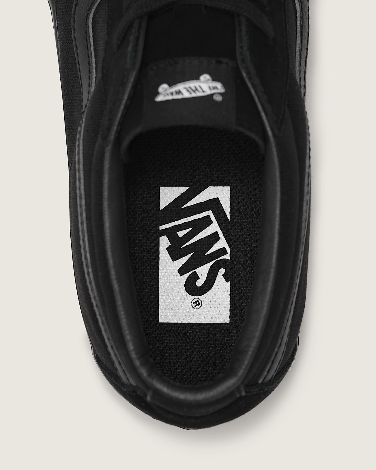 Premium Sk8 Mid 83 in Black Vans
