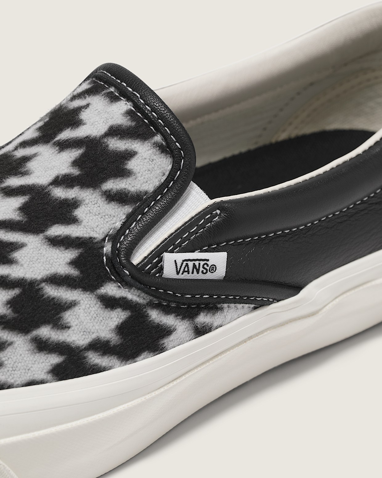 Premium Slip On 98 in Houndstooth Black Vans
