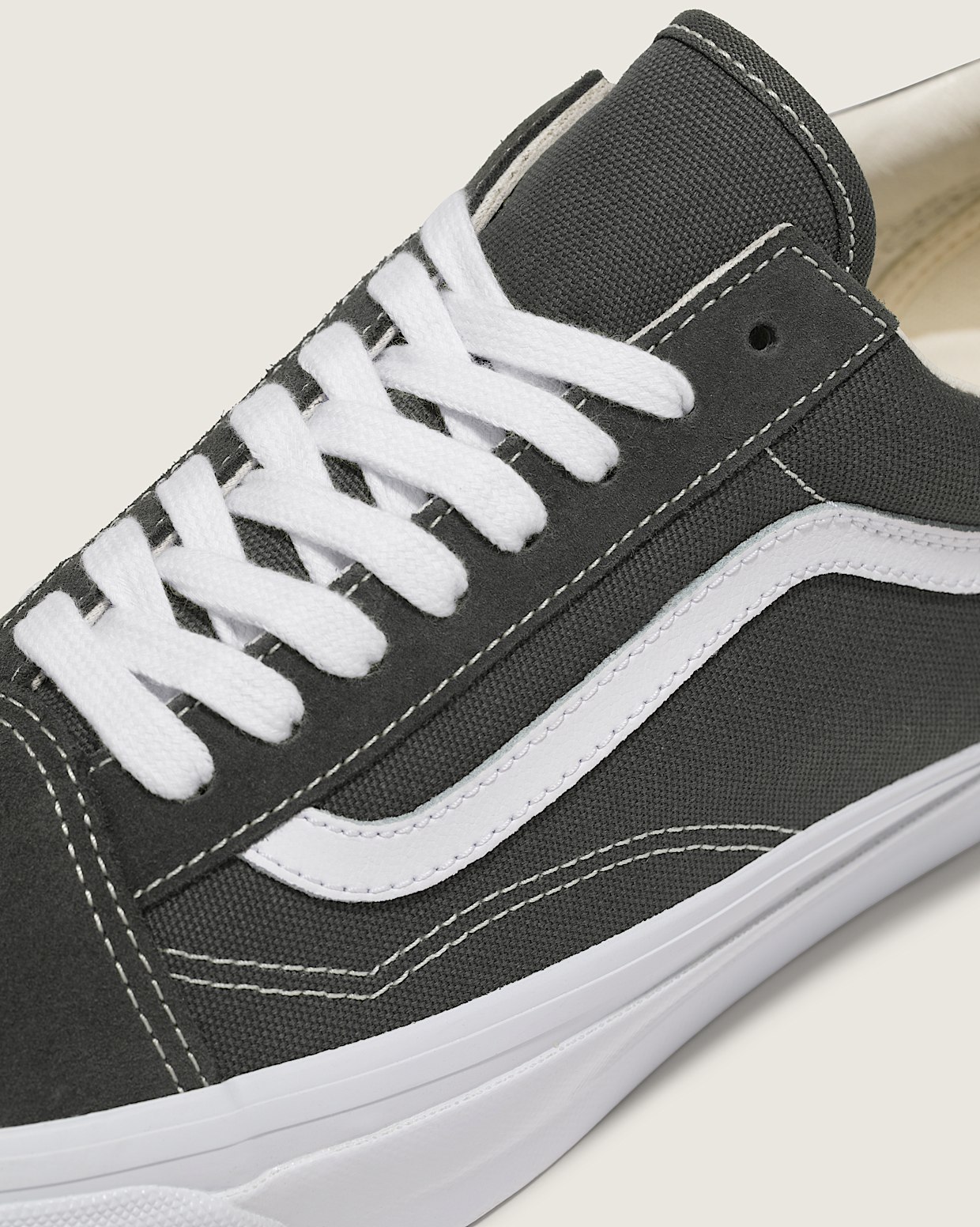 Premium Old Skool in Gunmetal Black Vans